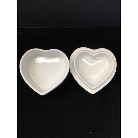 Vtg Heart Shaped Trinket Box Lidded White Porcelain Raised Lotus Flower Japan - Picture 15 of 16